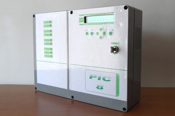 4 zone Burglar Control Panel with PIC microcontroller