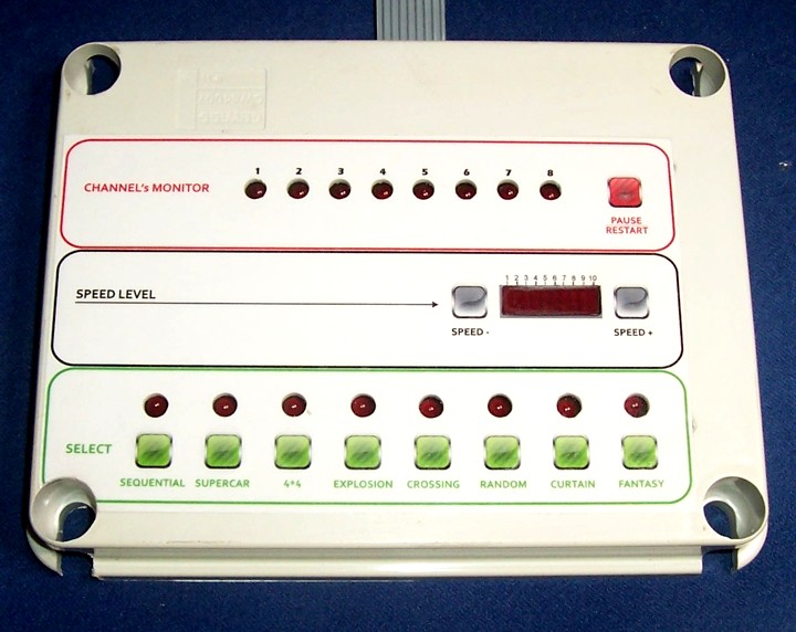 Il pannello frontale del Lampeggiatore a 220V 8 canali
