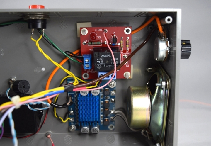 Particolare del Potenziometro, dell'Altoparlante e del Modulo Amplificatore